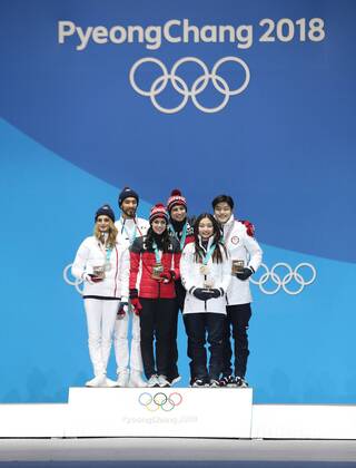 (180220) -- PYEONGCHANG, Feb. 20, 2018 -- Gold medalists Tessa Virtue (front C) and Scott Moir (back C) of Canada, silver medalists Gabriella Papadakis (front L) and Guillaume Cizeron (back L) of France and bronze medalists Maia Shibutani (front R) and Alex Shibutani of the United States pose for photos during medal ceremony of ice dance event of Figure skating Eiskunstlauf at the 2018 PyeongChang Winter Olympic Games Olympische Spiele Olympia OS at Medal Plaza, PyeongChang, South Korea, Feb. 20, 2018. ) (SP)OLY-SOUTH KOREA-PYEONGCHANG-FIGURE SKATING-ICE DANCE-MEDAL CEREMONY WuxZhuang 
