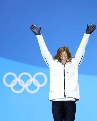 (180220) -- PYEONGCHANG, Feb. 20, 2018 -- Bronze medalist Brita Sigourney of the U.S. poses for photos during medal ceremony of ladies ski halfpipe of freestyle skiing at the 2018 PyeongChang Winter Olympic Games Olympische Spiele Olympia OS at Medal Plaza, PyeongChang, South Korea, Feb. 20, 2018. ) (SP)OLY-SOUTH KOREA-PYEONGCHANG-FREESTYLE SKIING-LADIES SKI HALFPIPE-MEDAL CEREMONY WuxZhuang 