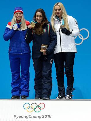 PyeongChang 2018 - Ski Alpin, Abfahrt Damen, Siegerehrung OLYMPICS - 2018 Winter Olympics PYEONGCHANG,SOUTH KOREA,21.FEB.18 - OLYMPICS,ALPINE SKIING - Olympic Winter games Winterspiele Spiele Summer games PyeongChang 2018, Medals Plaza, downhill, ladies, award ceremony. Image shows Ragnhild Mowinckel (NOR), Sofia Goggia (ITA) and Lindsey Vonn (USA). Keywords: medals. GEPAxpictures xMaticxKlansek