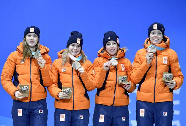 PyeongChang 2018 - Short Track,, 3000m Staffel Damen, Siegerehrung 21-02-2018 ALGEMEEN: MEDAL PLAZA: OLYMPISCHE SPELEN: Olympic Games Olympische Spiele Olympia OS PYEONGCHANG 2018 De Relay dames winnen Olympisch brons met vlnr Suzanne Schulting , Yara van Kerkhof (NED) , Lara van Ruijven en Jorien ter Mors Foto: Sander Chamid xVIxVIxImagesx xSoenarxChamidxsportfotografiexIVx 10141606