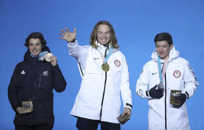 (180222) -- PYEONGCHANG, Feb. 22, 2018 -- Gold medalist David Wise of the United States (C), silver medalist Alex Ferreira of the United States (R) and bronze medalist Nico Porteous of New Zealand pose for photos at medal ceremony of men s ski halfpipe of freestyle skiing at the 2018 PyeongChang Winter Olympic Games Olympische Spiele Olympia OS at Medal Plaza, PyeongChang, South Korea, Feb. 22, 2018. ) (SP)OLY-SOUTH KOREA-PYEONGCHANG-FREESTYLE SKIING-MEN S SKI HALFPIPE-MEDAL CEREMONY BaixXuefei 
