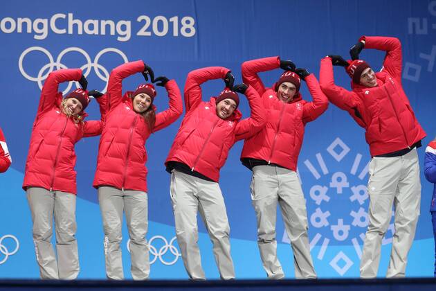 OLYMPICS - 2018 Winter Olympics PYEONGCHANG,SOUTH KOREA,24.FEB.18 - OLYMPICS, ALPINE SKIING - Olympic Winter games Winterspiele Spiele Summer games PyeongChang 2018, Medals Plaza, award ceremony, mixed team competition. Image shows team SUI. GEPAxpictures xMathiasxMandl