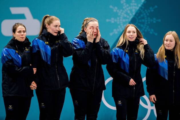 180225 Anna Hasselborg, Sara McManus, Agnes Knochenhauer and Sofia Mabergs of Sweden after winning the Women s Curling Final between South Korea and Sweden during day sixteen of the 2018 Winter Olympics on February 25, 2018 in Pyeongchang. Photo: Jon Olav Nesvold BILDBYRN kod JE 160200 Copyright: JONxOLAVxNESVOLD BB180225JE053