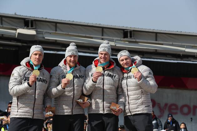 (180225) -- PYEONGCHANG, Feb. 25, 2018 -- Team Germany that won the gold medal pose for photos after the 4-man event of bobsleigh at the 2018 PyeongChang Winter Olympic Games Olympische Spiele Olympia OS at Olympic Sliding Centre, PyeongChang, South Korea, Feb. 25, 2018. The team won the gold medal in a time of 3:15.85. ) (SP)OLY-SOUTH KOREA-PYEONGCHANG-BOBSLEIGH-4-MAN BaixXuefei 