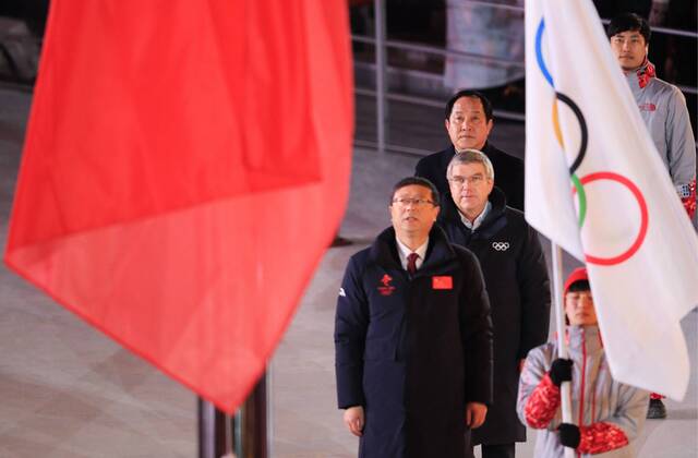 PYEONGCHANG, SOUTH KOREA - FEBRUARY 25, 2018: Beijing Mayor Chen Jining and the President of the International Olympic Committee (IOC), Thomas Bach (L-R) at the closing ceremony of the PyeongChang 2018 Winter Olympic Games Olympische Spiele Olympia OS at Pyeongchang Olympic Stadium. Sergei Bobylev TASS  TS075B3D