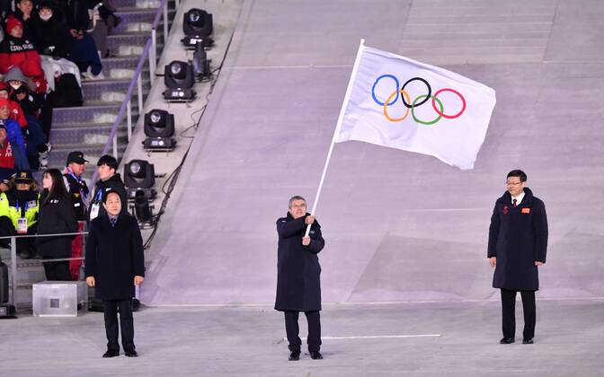 Mayor of PyeongChang Sim Jae-guk, President of the International Olympic Committee Thomas Bach and Mayor of Beijing Chen Jining participate in the Olympic flag handover ceremony at the closing ceremony for the Pyeongchange 2018 Winter Olympics at the Olympic Stadium in Daegwalnyeong, South Korea, on February 25, 2018.  KOL20180225304 RICHARDxELLIS