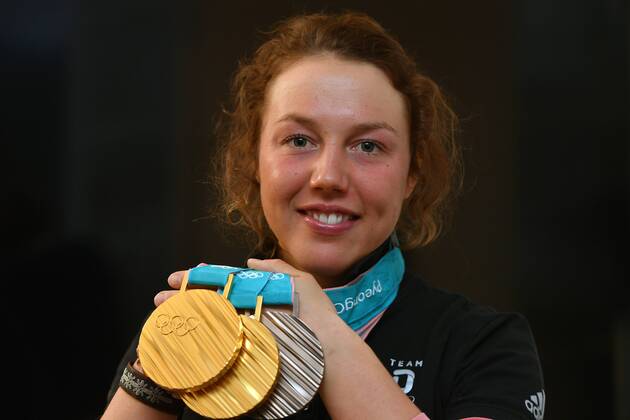 Doppelolympiasiegerin Laura DAHLMEIER (GER) mit ihren Medaillen,die sie bei den Olympischen Winterspielen 2018 in PyeongChang Suedkorea gewonnen hat, DSV Pressetermin mit Laura DAHLMEIER am 02.03.2018, Biathlon.