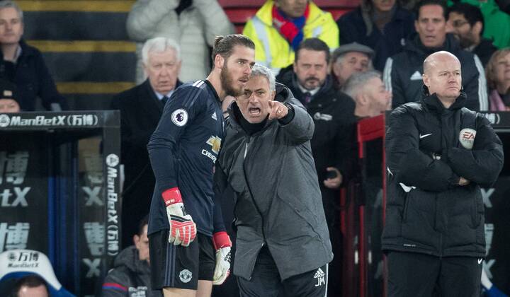 Man Utd Manager Jose Mourinho calls over Goalkeeper David De Gea of Man Utd to give him instructions as teammates celebrate the winning goal during the Premier League match between Crystal Palace and Manchester United ManU at Selhurst Park, London, England on 5 March 2018. Copyright: xAndyxRowlandx PMI-1862-0023