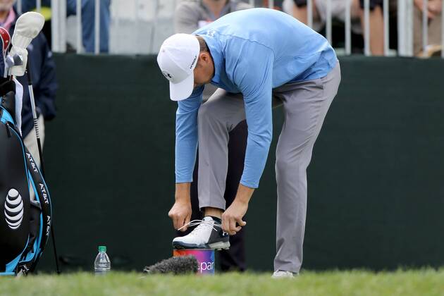 March 8, 2018 - Palm Harbor, Florida, U.S. - DOUGLAS R. CLIFFORD Times .Jordan Spieth ties one of his shoes on the first hole while playing the Copperhead Course on Thursday (3 8 18) during the first round of the Valspar Championship at the Innisbrook Golf and Spa Resort in Palm Harbor. Florida News - March 8, 2018 - ZUMAs70_ 82203494st Copyright: xDouglasxR.xCliffordx