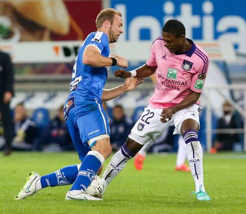 - GENT, BELGIUM: Gent s Laurent Depoitre and Anderlecht s Chancel Mbemba fight for the ball during the Jupiler Pro League match between KAA Gent and RSC Anderlecht, Thursday 30 April 2015 in Gent, on the fifth day of the Play-off 1. VIRGINIExLEFOUR x80473902x