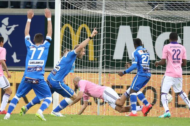- GENT, BELGIUM: Gent s Laurent Depoitre celebrate after scoring the 1-0 goal during the Jupiler Pro League match between KAA Gent and RSC Anderlecht, Thursday 30 April 2015 in Gent, on the fifth day of the Play-off 1. BRUNOxFAHY x80475017x