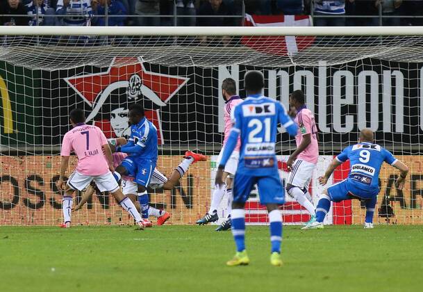 - GENT, BELGIUM: Gent s Laurent Depoitre scoring the 1-0 goal during the Jupiler Pro League match between KAA Gent and RSC Anderlecht, Thursday 30 April 2015 in Gent, on the fifth day of the Play-off 1. VIRGINIExLEFOUR x80475035x