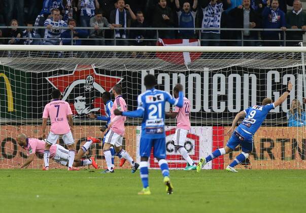 - GENT, BELGIUM: Gent s Laurent Depoitre scoring the 1-0 goal during the Jupiler Pro League match between KAA Gent and RSC Anderlecht, Thursday 30 April 2015 in Gent, on the fifth day of the Play-off 1. VIRGINIExLEFOUR x80475066x