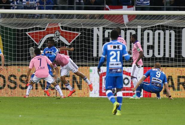 - GENT, BELGIUM: Gent s Laurent Depoitre scoring the 1-0 goal during the Jupiler Pro League match between KAA Gent and RSC Anderlecht, Thursday 30 April 2015 in Gent, on the fifth day of the Play-off 1. VIRGINIExLEFOUR x80475101x