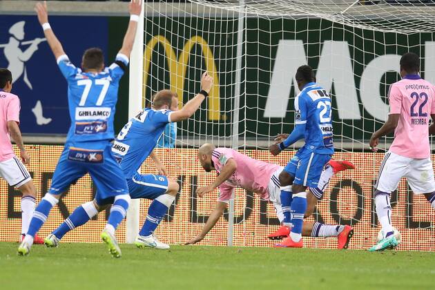 - GENT, BELGIUM: Gent s Laurent Depoitre scores a goal during the Jupiler Pro League match between KAA Gent and RSC Anderlecht, Thursday 30 April 2015 in Gent, on the fifth day of the Play-off 1. BRUNOxFAHY x80475108x