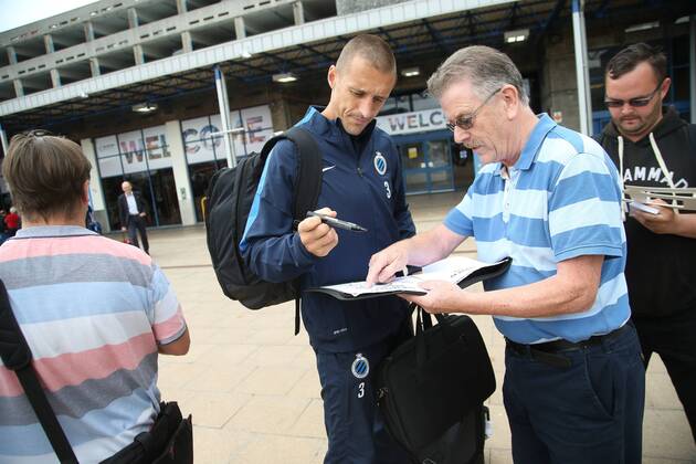 - MANCHESTER, UNITED KINGDOM: Club s Timmy Simons pictured at the arrival of Club Brugge, at Manchester Airport, England, Monday 17 August 2015. Belgian first league soccer team Club Brugge will play tomorrow the first leg game of the play-offs of the Uefa Champions League competition against British soccer club Manchester United ManU BRUNOxFAHY x84279050x