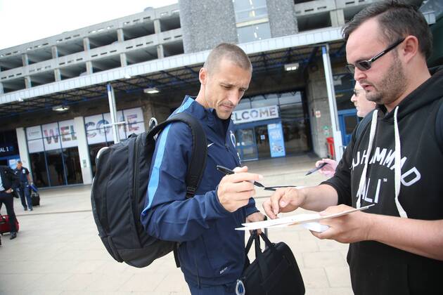 - MANCHESTER, UNITED KINGDOM: Club s Timmy Simons pictured at the arrival of Club Brugge, at Manchester Airport, England, Monday 17 August 2015. Belgian first league soccer team Club Brugge will play tomorrow the first leg game of the play-offs of the Uefa Champions League competition against British soccer club Manchester United ManU BRUNOxFAHY x84279076x