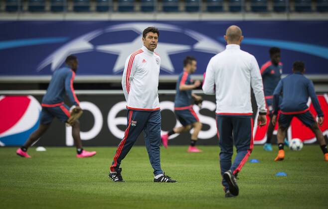 - GENT, BELGIUM: Lyon s head coach Hubert Fournier pictured during a training of Olympique Lyon, in Ghelamco Arena stadium in Gent, Tuesday 15 September 2015. Tomorrow French Olympique Lyon will play the first game in the group stage of the Uefa Champions League competition against Belgian first league soccer team KAA Gent. JASPERxJACOBS x85239520x