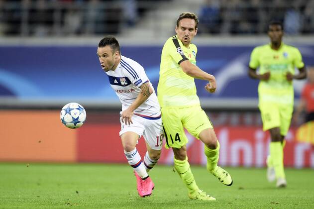 - GENT, BELGIUM: Lyon s Mathieu Valbuena and Gent s Sven Kums fight for the ball during the first game in the group stage of the Uefa Champions League competition, in group H, between Belgian first league soccer team KAA Gent and Olympique Lyon, in Gent, Wednesday 16 September 2015. YORICKxJANSENS x85281225x