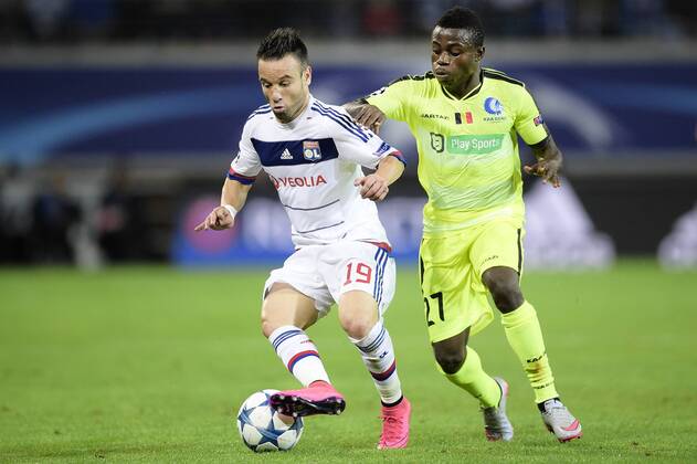 - GENT, BELGIUM: Lyon s Mathieu Valbuena and Gent s Moses Simon fight for the ball during the first game in the group stage of the Uefa Champions League competition, in group H, between Belgian first league soccer team KAA Gent and Olympique Lyon, in Gent, Wednesday 16 September 2015. YORICKxJANSENS x85281250x