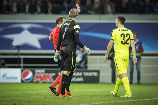 - GENT, BELGIUM: Gent s Thomas Foket leaves the field after receiving a red card during the first game in the group stage of the Uefa Champions League competition, in group H, between Belgian first league soccer team KAA Gent and Olympique Lyon, in Gent, Wednesday 16 September 2015. JASPERxJACOBS x85282515x