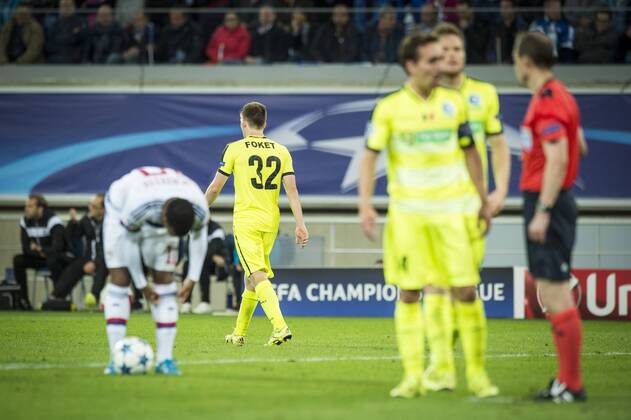 - GENT, BELGIUM: Gent s Thomas Foket leaves the field after receiving a red card during the first game in the group stage of the Uefa Champions League competition, in group H, between Belgian first league soccer team KAA Gent and Olympique Lyon, in Gent, Wednesday 16 September 2015. JASPERxJACOBS x85282534x
