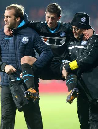 - GENT, BELGIUM: Gent s Brecht Dejaegere leaves the pitch after being injured during a return leg of Cofidis Cup 1 4 final game between AA Gent and KV Kortrijk, in Gent, Tuesday 14 January 2014. First leg was 1-0 for Gent. VIRGINIExLEFOUR x51537385x