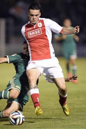 - LIEGE, BELGIUM: Panathinaikos Konstantino Triantafyllopoulos and Standard s Anthony Tony Watt fight for the ball during the return leg match between Greek soccer team Panathinaikos and Belgian first league soccer team Standard de Liege in the third qualifying round of the UEFA Champions League competition, Tuesday 05 August 2014, in Athens. The first leg match resulted in a 0-0 draw. YORICKxJANSENS  x60889567x