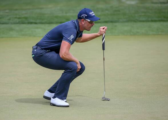 HUMBLE, TX - APRIL 01: Henrik Stenson (SWE) lines up put on 2 during the final round of the Houston Open on April 1, 2018 at the Golf Club of Houston in Humble, Texas. (Photo by Leslie Plaza Johnson Icon Sportswire) GOLF: APR 01 PGA Golf Herren - Houston Open Icon180401125 EDITORIAL USE ONLY