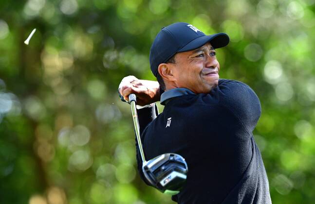 Tiger Woods watches his drive off the 2nd tee during the first round of the 2018 Masters Tournament at the Augusta National Golf Club in Augusta, Georgia, on April 5, 2018.  AUG20180405336 KEVINxDIETSCH
