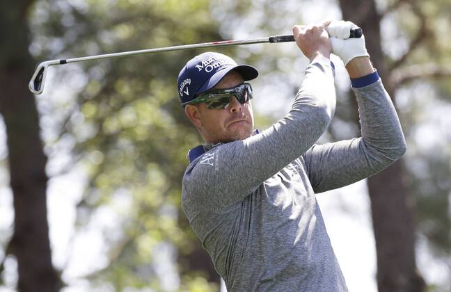 Henrik Stenson of Sweeden his tee shot on the 4th hole in the 1st round of the 2018 Masters Tournament at the Augusta National Golf Club in Augusta, Georgia, on April 5, 2018.  AUG20180405133 JOHNxANGELILLO