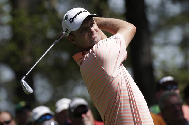 Justin Rose of England hits his tee shot on the 4th hole in the 1st round of the 2018 Masters Tournament at the Augusta National Golf Club in Augusta, Georgia, on April 5, 2018.  AUG20180405165 JOHNxANGELILLO