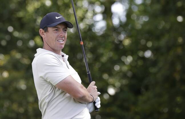 Rory McIlroy of Norther Ireland hits his tee shot on hole 2 in the 2nd round of the 2018 Masters Tournament at the Augusta National Golf Club in Augusta, Georgia, on April 6, 2018.  AUG20180406118 JOHNxANGELILLO