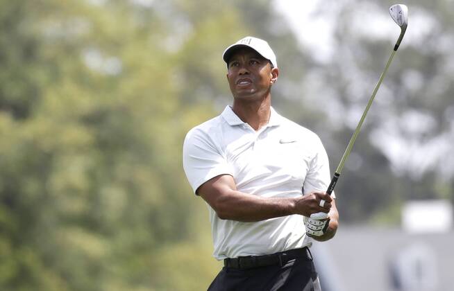 Tiger Woods hits his approach shot on there first hole in the 2nd round of the 2018 Masters Tournament at the Augusta National Golf Club in Augusta, Georgia, on April 6, 2018.  AUG20180406122 JOHNxANGELILLO