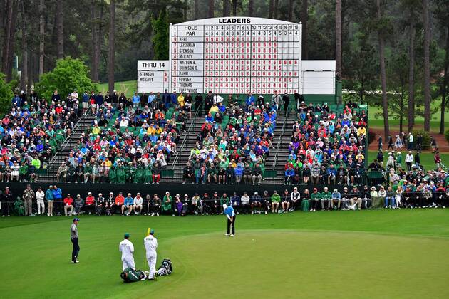 Rory McIlroy putts on the 15th hole during the third round of the 2018 Masters Tournament at the Augusta National Golf Club in Augusta, Georgia, on April 7, 2018.  AUG20180407333 KEVINxDIETSCH