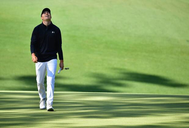 Jordan Spieth reacts after putting on the 10th green during round 4 of the 2018 Masters Tournament at the Augusta National Golf Club in Augusta, Georgia, on April 8, 2018.  AUG20180408307 KEVINxDIETSCH