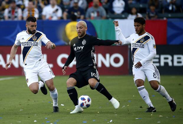 April 8, 2018 - Los Angeles, California, U.S - Sporting Kansas Citys forward Yohan Croizet (10) of France, vies with Los Angeles Galaxys midfielder Romain Alessandrini (7) of France and Los Angeles Galaxys midfielder Jonathan dos Santos (8) during the 2018 Major League Soccer MLS Fussball Herren USA match between Los Angeles Galaxy and Sporting Kansas City in Carson, California, April 8, 2018. Sporting Kansas City won 2-0. MLS 2018: Los Angeles Galaxy 0-2 Sporting Kansas City - ZUMAc68_ 20180408_zaf_c68_017 Copyright: xRingoxChiux
