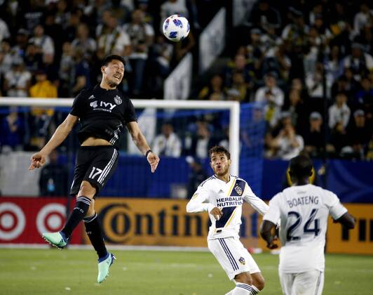 April 8, 2018 - Los Angeles, California, U.S - Sporting Kansas Citys midfielder Roger Espinoza (17) heads the ball away from Los Angeles Galaxy during the 2018 Major League Soccer MLS Fussball Herren USA match between Los Angeles Galaxy and Sporting Kansas City in Carson, California, April 8, 2018. Sporting Kansas City won 2-0. MLS 2018: Los Angeles Galaxy 0-2 Sporting Kansas City - ZUMAc68_ 20180408_zaf_c68_030 Copyright: xRingoxChiux
