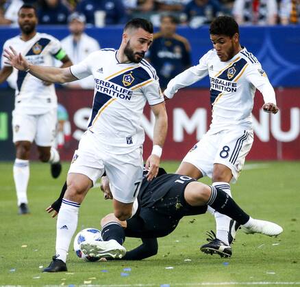 April 8, 2018 - Los Angeles, California, U.S - Sporting Kansas Citys forward Yohan Croizet (10) of France, falls between Los Angeles Galaxys midfielder Romain Alessandrini (7) of France and Los Angeles Galaxys midfielder Jonathan dos Santos (8) during the 2018 Major League Soccer MLS Fussball Herren USA match between Los Angeles Galaxy and Sporting Kansas City in Carson, California, April 8, 2018. Sporting Kansas City won 2-0. MLS 2018: Los Angeles Galaxy 0-2 Sporting Kansas City - ZUMAc68_ 20180408_zaf_c68_033 Copyright: xRingoxChiux