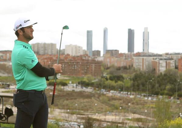 Jon Rahm of Spain hits his tee shot during the second day of the Spanish Open golf tournament in Madrid, Spain, 13 April 2018. Spanish Open golf tournament !ACHTUNG: NUR REDAKTIONELLE NUTZUNG!  Copyright: xVICTORxLERENAx GRAF3153 20180413-636592384032109667