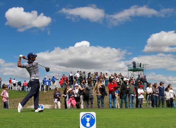 Pablo Larrazabal of Spain hits his tee shot on the third day of Madrid Open golf tournament at the National Golf Course in Madrid, Spain, 14 April 2018. The Madrid Open runs from 12 to 15 April. Madrid Open !ACHTUNG: NUR REDAKTIONELLE NUTZUNG!  Copyright: xVICTORxLERENAx GRAF3784 20180414-636593261411900989
