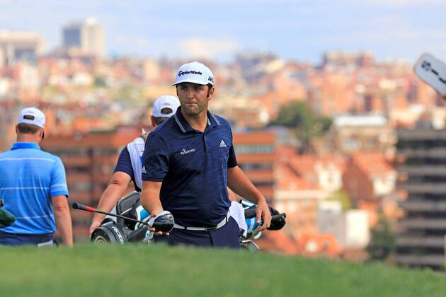 Jon Rahm of Spain walks on the course during the third day of Madrid Open golf tournament at the National Golf Course in Madrid, Spain, 14 April 2018. The Madrid Open runs from 12 to 15 April. Madrid Golf Open 2018 !ACHTUNG: NUR REDAKTIONELLE NUTZUNG!  Copyright: xVICTORxLERENAx GRAF3810 20180414-636593263300504326