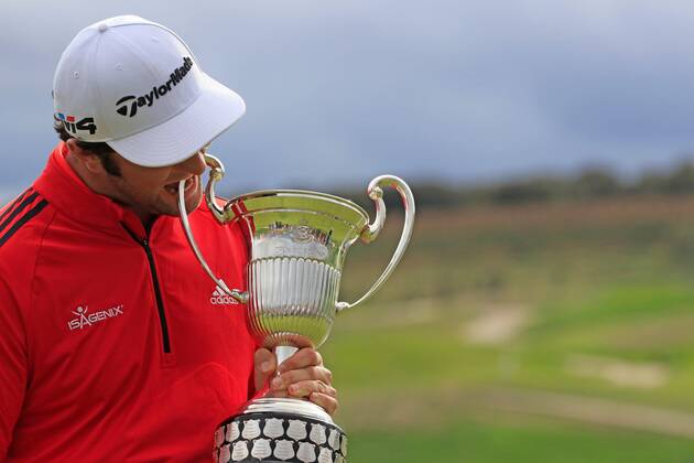 Jon Rahm of Spain celebrates after winning the Madrid Open golf tournament at the National Golf Course in Madrid, Spain, 15 April 2018. The Madrid Open runs from 12 to 15 April. Jon Rahm wins Madrid Golf Open !ACHTUNG: NUR REDAKTIONELLE NUTZUNG! Copyright: xVICTORxLERENAx GRAF4571 20180415-636594154243435677
