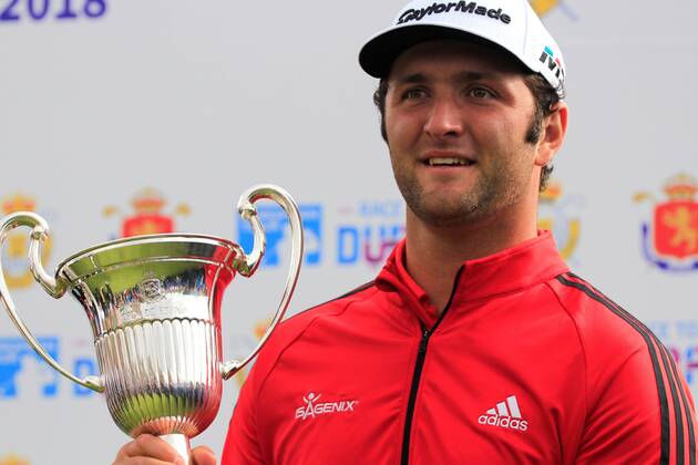 Jon Rahm of Spain celebrates after winning the Madrid Open golf tournament at the National Golf Course in Madrid, Spain, 15 April 2018. The Madrid Open runs from 12 to 15 April. Jon Rahm wins Madrid Golf Open !ACHTUNG: NUR REDAKTIONELLE NUTZUNG! Copyright: xVICTORxLERENAx GRAF4579 20180415-636594159431577182
