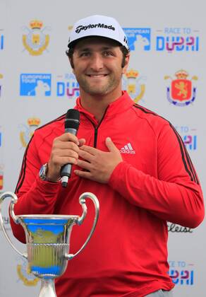 Jon Rahm of Spain celebrates after winning the Madrid Open golf tournament at the National Golf Course in Madrid, Spain, 15 April 2018. The Madrid Open runs from 12 to 15 April. Jon Rahm wins Madrid Golf Open !ACHTUNG: NUR REDAKTIONELLE NUTZUNG! Copyright: xVICTORxLERENAx GRAF4580 20180415-636594159465170438