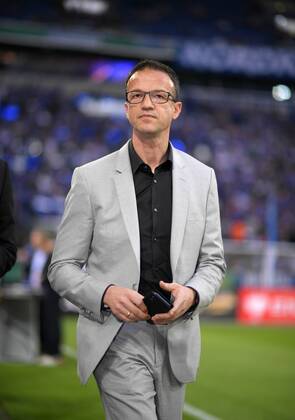 18.04.2018, Fussball DFB Pokal 2017 2018, Halbfinale, FC Schalke 04 - Eintracht Frankfurt, in der Veltins Arena auf Schalke. Sportdirektor Fredi Bobic (Frankfurt) nachdenklich.