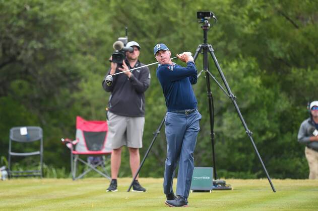 SAN ANTONIO, TX - APRIL 20: Matt Kuchar watches his drive during the second round of the Valero Texas Open at the TPC San Antonio Oaks Course in San Antonio, TX on April 20, 2018. (Photo by Daniel Dunn Icon Sportswire) GOLF: APR 20 PGA Golf Herren - Valero Texas Open Icon18042008 EDITORIAL USE ONLY