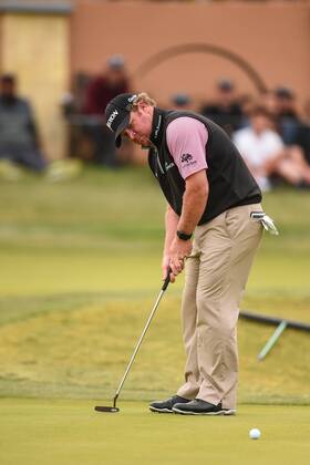 SAN ANTONIO, TX - APRIL 20: William McGirt watches a putt during the second round of the Valero Texas Open at the TPC San Antonio Oaks Course in San Antonio, TX on April 20, 2018. (Photo by Daniel Dunn Icon Sportswire) GOLF: APR 20 PGA Golf Herren - Valero Texas Open Icon18042022 EDITORIAL USE ONLY