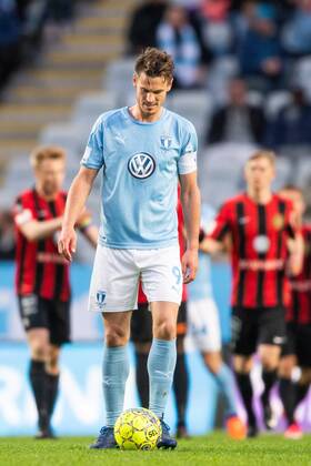 180423 Malmö FFs Markus Rosenberg deppar efter att Brommapojkarnas Bajram Ajeti (ej i bild) gjort 1-1-malet pa straff under fotbollsmatchen i Allsvenskan mellan Malmö FF och Brommapojkarna den 23 april 2018 i Malmö. Copyright: PETTERxARVIDSON BB180423PA034