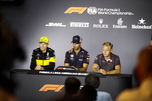 Motorsports: World Championship WM Weltmeisterschaft 2018; Grand Prix Azerbaijan, Grand Prix of Europe, Formula 1 2018 Azerbaijan Grand Prix, 3 Daniel Ricciardo (AUS, Red Bull Racing), 27 Nico Hülkenberg (Renault F1 Team), , 20 Kevin Magnussen (DEN, Haas F1 Team) , Baku Azerbaijan